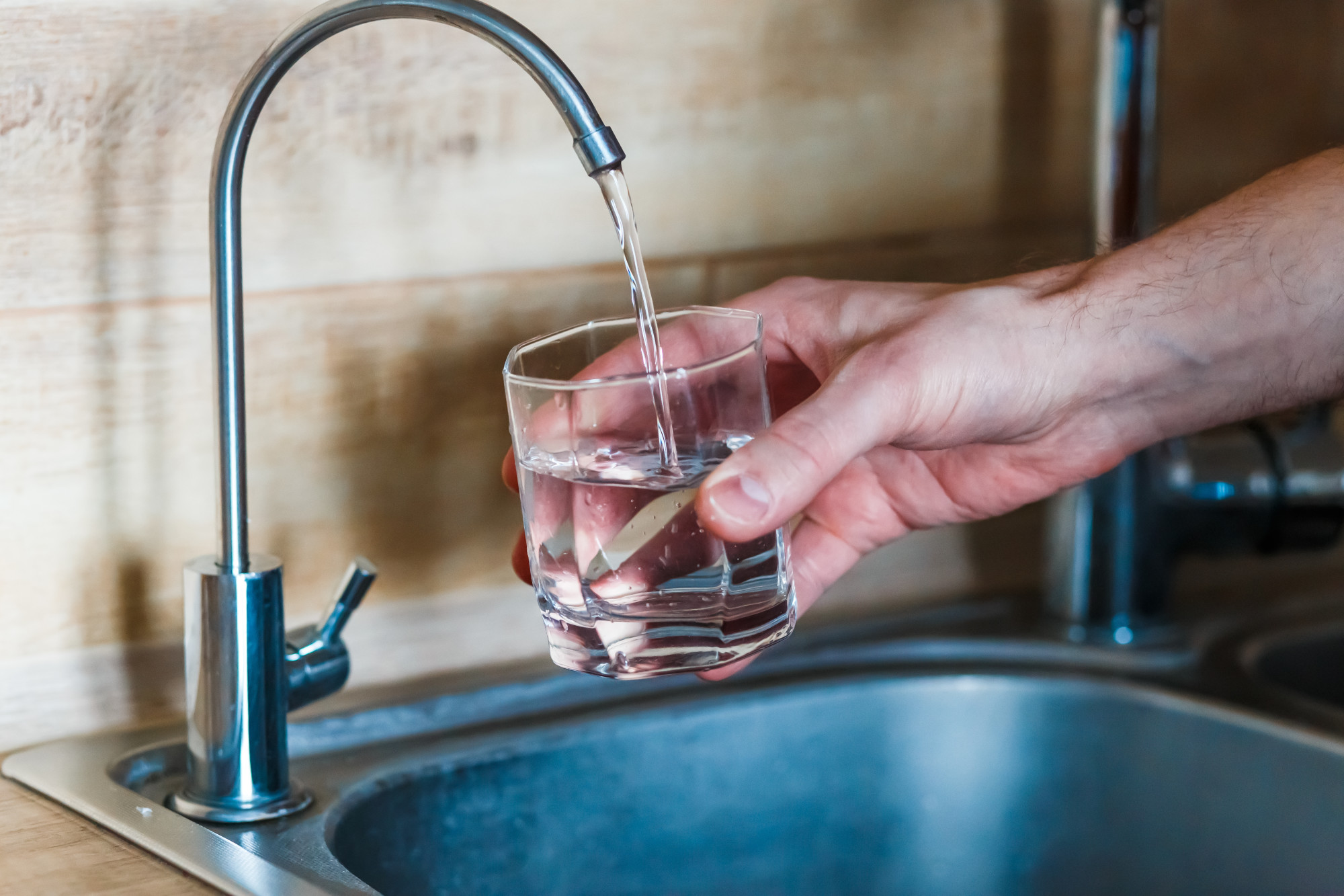 Is My Tap Water Safe to Drink? 4 Warning Signs of Water Contamination